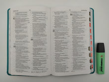 Cargar imagen en el visor de la galería, Biblia RVR60 Ultrafina Simipiel Aqua - Con í�ndice
