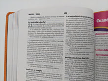 Cargar imagen en el visor de la galería, Biblia NBV Devocional Familiar: Edición Lujo
