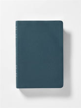 Cargar imagen en el visor de la galería, Biblia NBLA - de Estudio - MacArthur - Piel Genuina - Azul
