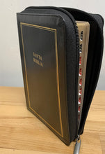 Cargar imagen en el visor de la galería, Biblia RVR 1960 Letra Gigante Símil Piel Negro Con Índice Con Cierre
