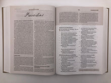 Cargar imagen en el visor de la galería, Biblia RVR 1960 de Estudio Spurgeon Marrón Claro Tela
