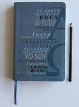 Cargar imagen en el visor de la galería, Biblia RVR 1960 Letra Grande Tamaño Manual, Simil Piel Azul Alfa Omega Nombres de Dios
