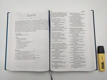 Cargar imagen en el visor de la galería, Biblia NVI - Letra Súper Gigante - Bordado Sobre Tela

