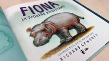 Cargar imagen en el visor de la galería, Fiona la Pequeña Hipopótamo - Richard Cowdrey
