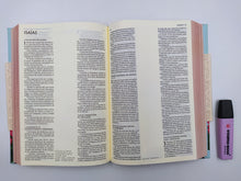 Cargar imagen en el visor de la galería, Biblia RVR60 - Edición Artística - Tela Floral - Tapa Dura
