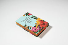 Cargar imagen en el visor de la galería, Biblia RVR60 - Edición Artística - Tela Floral - Tapa Dura
