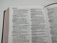 Cargar imagen en el visor de la galería, Biblia NVI Letra Súper Gigante - Con Referenca - con Solapa e Imán - Símil Piel
