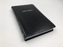 Cargar imagen en el visor de la galería, Biblia NVI Ultrafina con Referencias - Piel Fabricada - Negro
