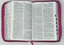 Cargar imagen en el visor de la galería, Biblia RVR 1960 Letra Grande Tamaño Manual Tricolor Fucsia Palo Rosa Fucsia con Índice y Cierre
