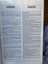 Cargar imagen en el visor de la galería, Biblia Bilingüe RVR60/CSB - Símil Piel Negro
