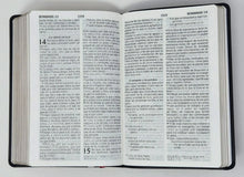 Cargar imagen en el visor de la galería, Biblia RVR 1960 Letra Grande Tamaño Manual Negro Vinilo
