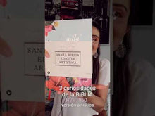 Cargar y reproducir el video en el visor de la galería, Biblia RVR60 - Edición Artística - Tela Floral - Tapa Dura
