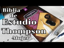 Cargar y reproducir el video en el visor de la galería, Biblia RVR60 de Referencia Thompson - Símil Piel Orquídea
