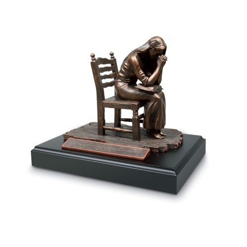 Escultura - Mujer Orando Sentada  - Grande